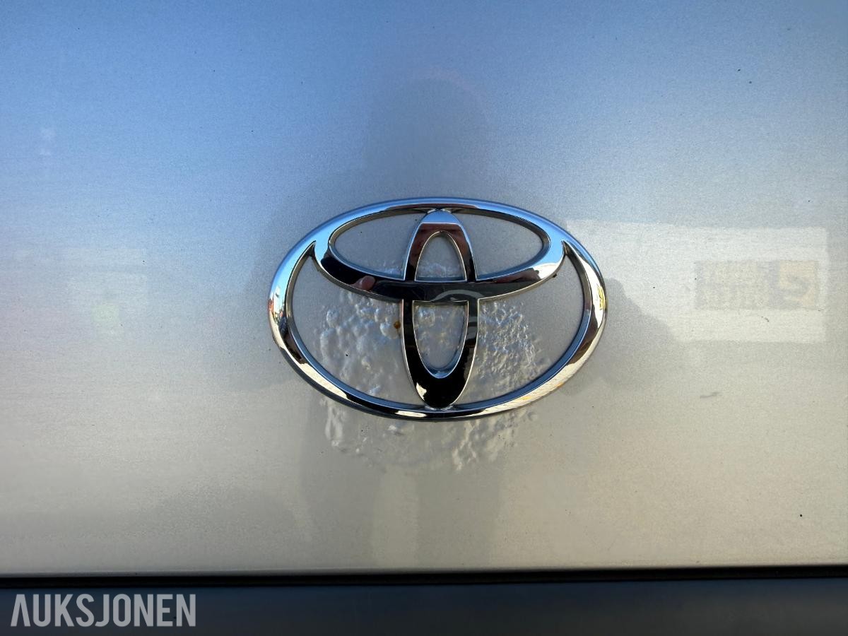 2009 Toyota HIACE 2.5-117 D 4WD.