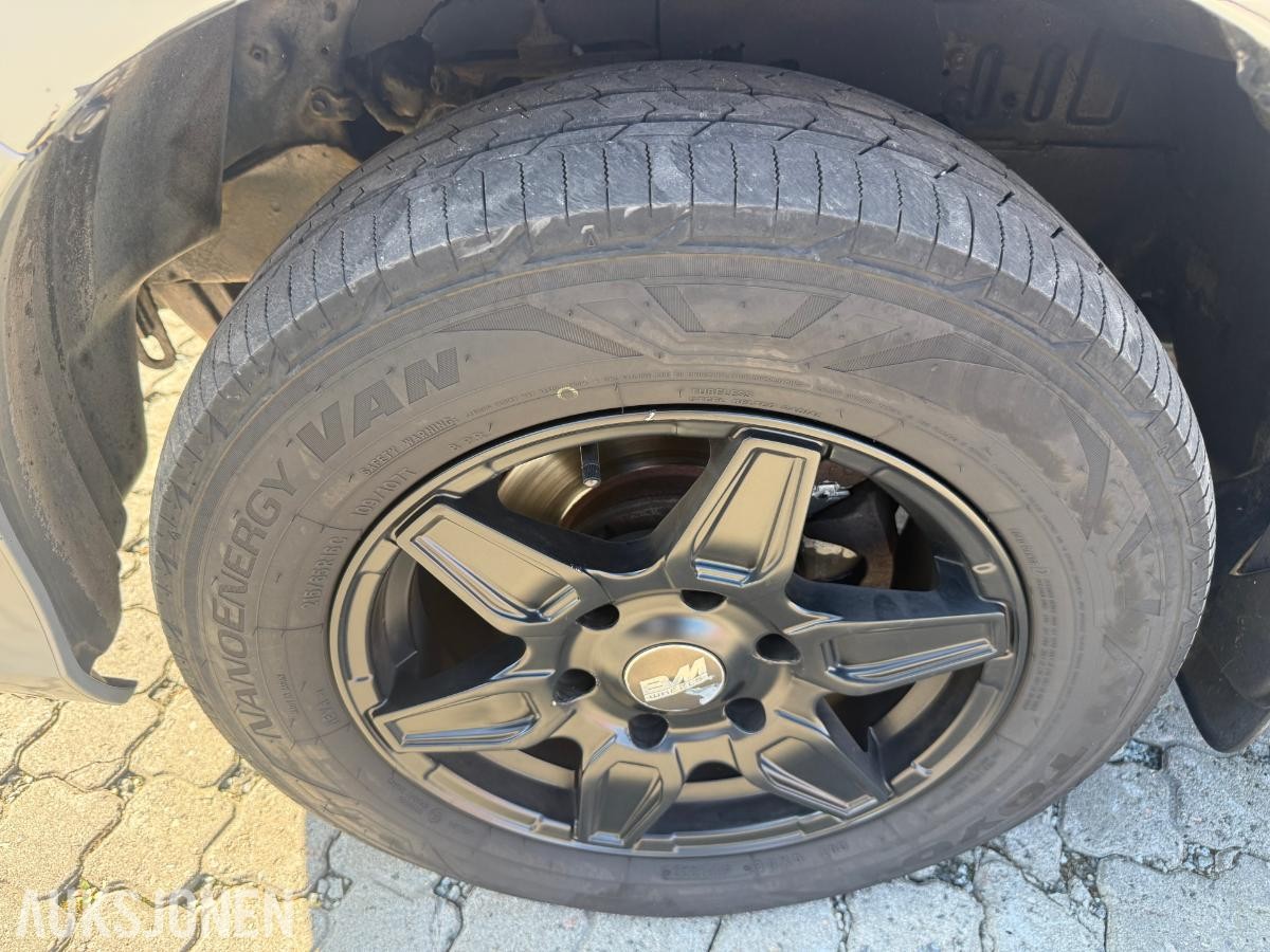 2009 Toyota HIACE 2.5-117 D 4WD.