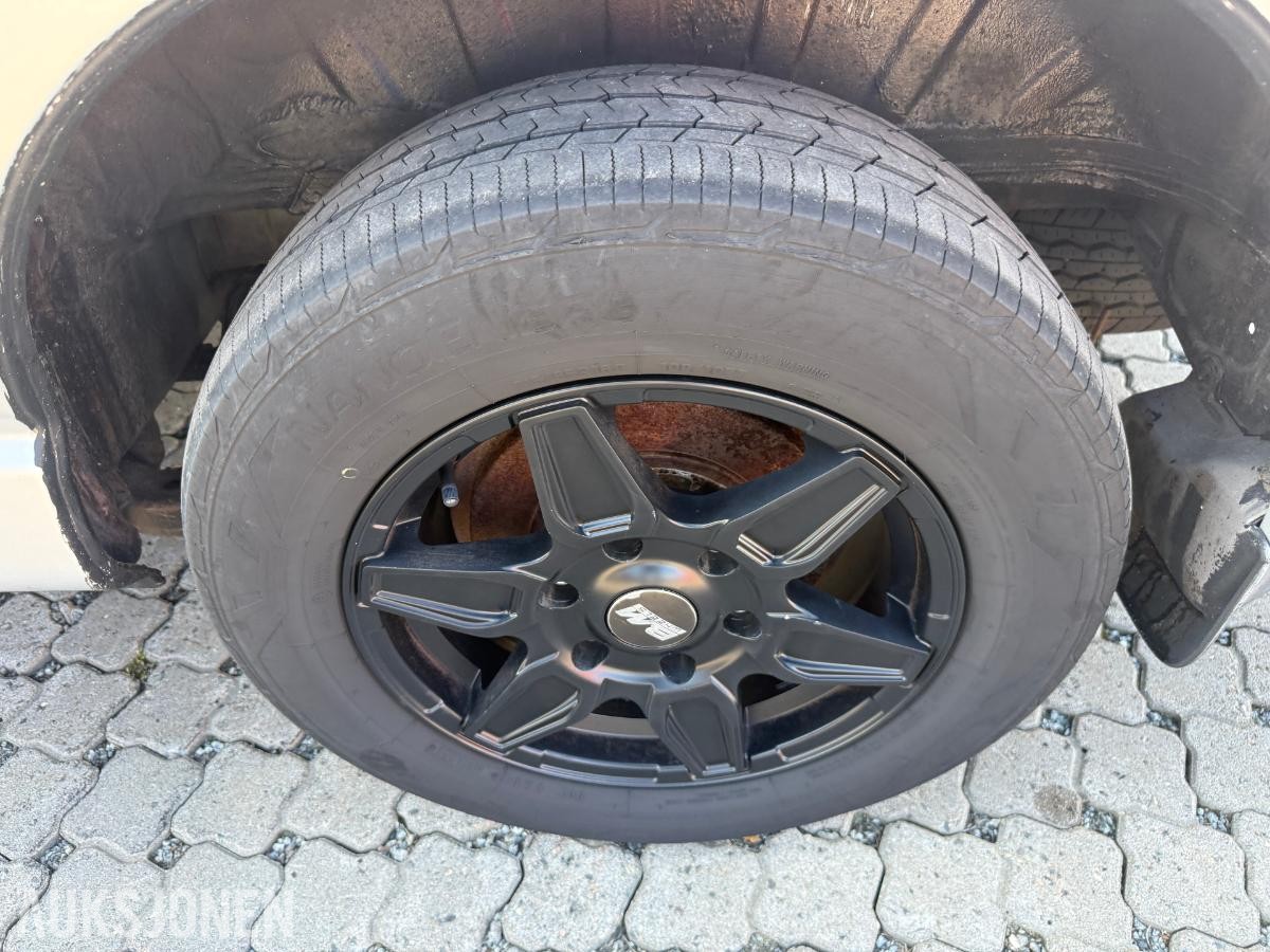 2009 Toyota HIACE 2.5-117 D 4WD.