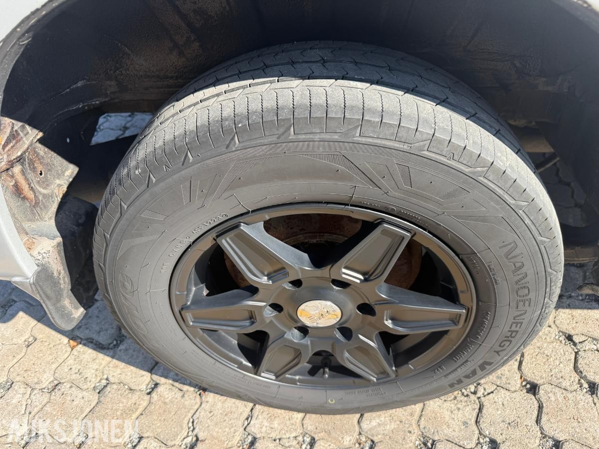 2009 Toyota HIACE 2.5-117 D 4WD.