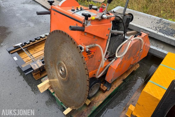 2017 - GÖLZ FS 250 D gulvsag / fugeskjærer – diesel – 2017 – Ø800 mm
