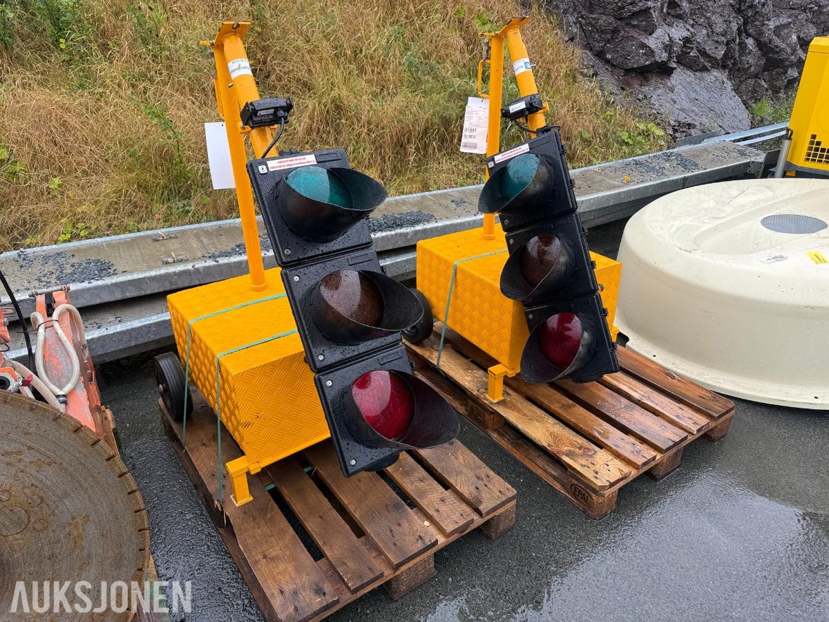 2 stk. Peter Berghaus mobile trafikklys – radar/radio – nylig service