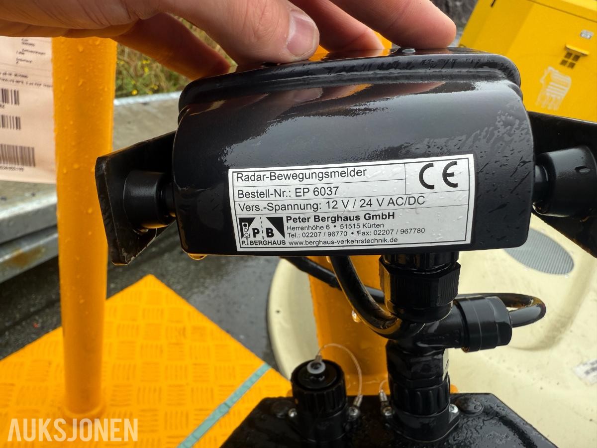 2 stk. Peter Berghaus mobile trafikklys – radar/radio – nylig service