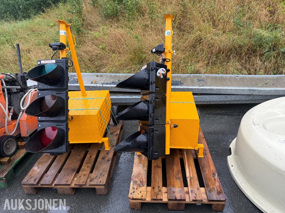 2 stk. Peter Berghaus mobile trafikklys – radar/radio – nylig service