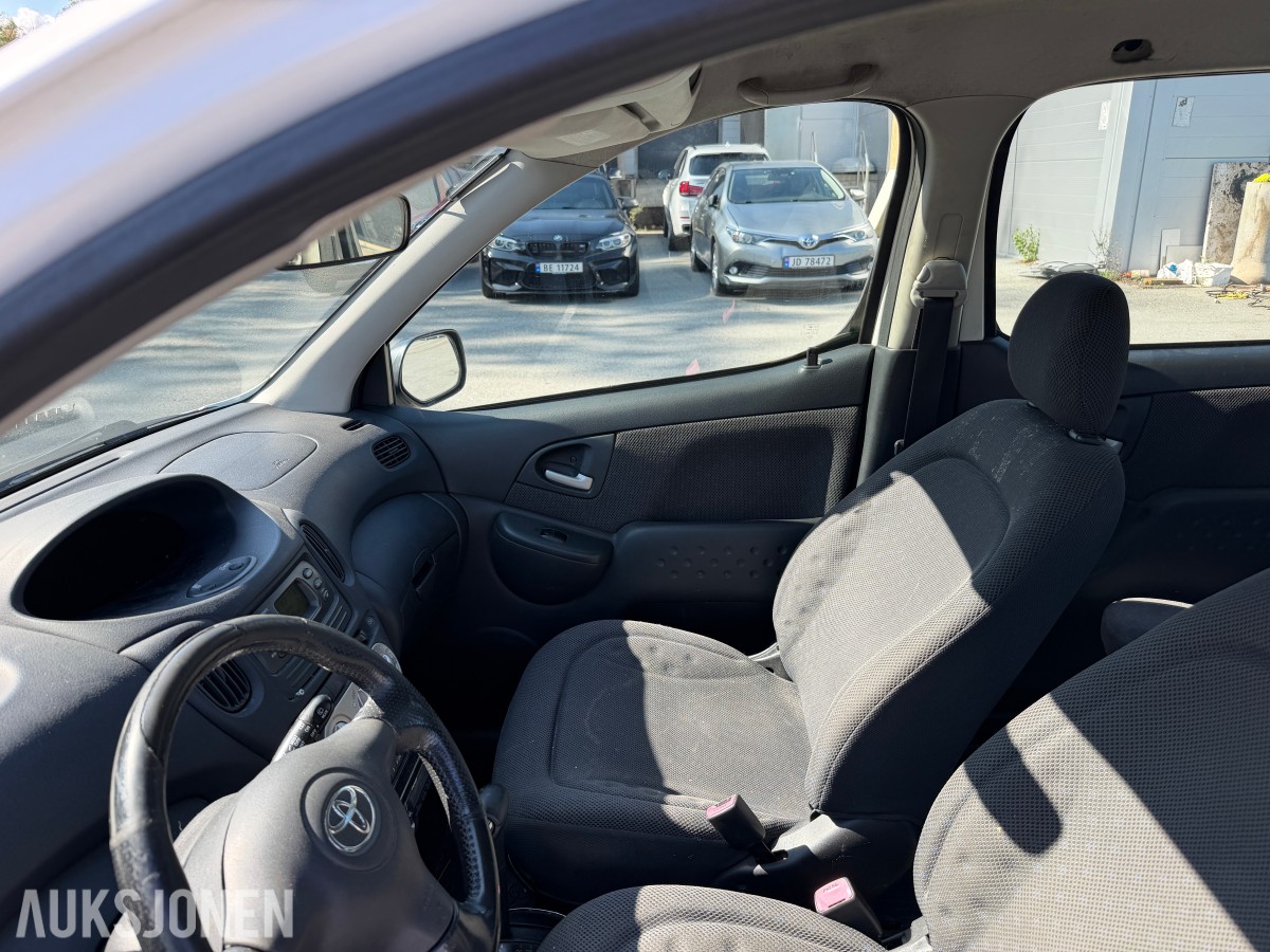 2005 Toyota YARIS VERSO 1.3-84 / Automat / EU-OK til 09.2027