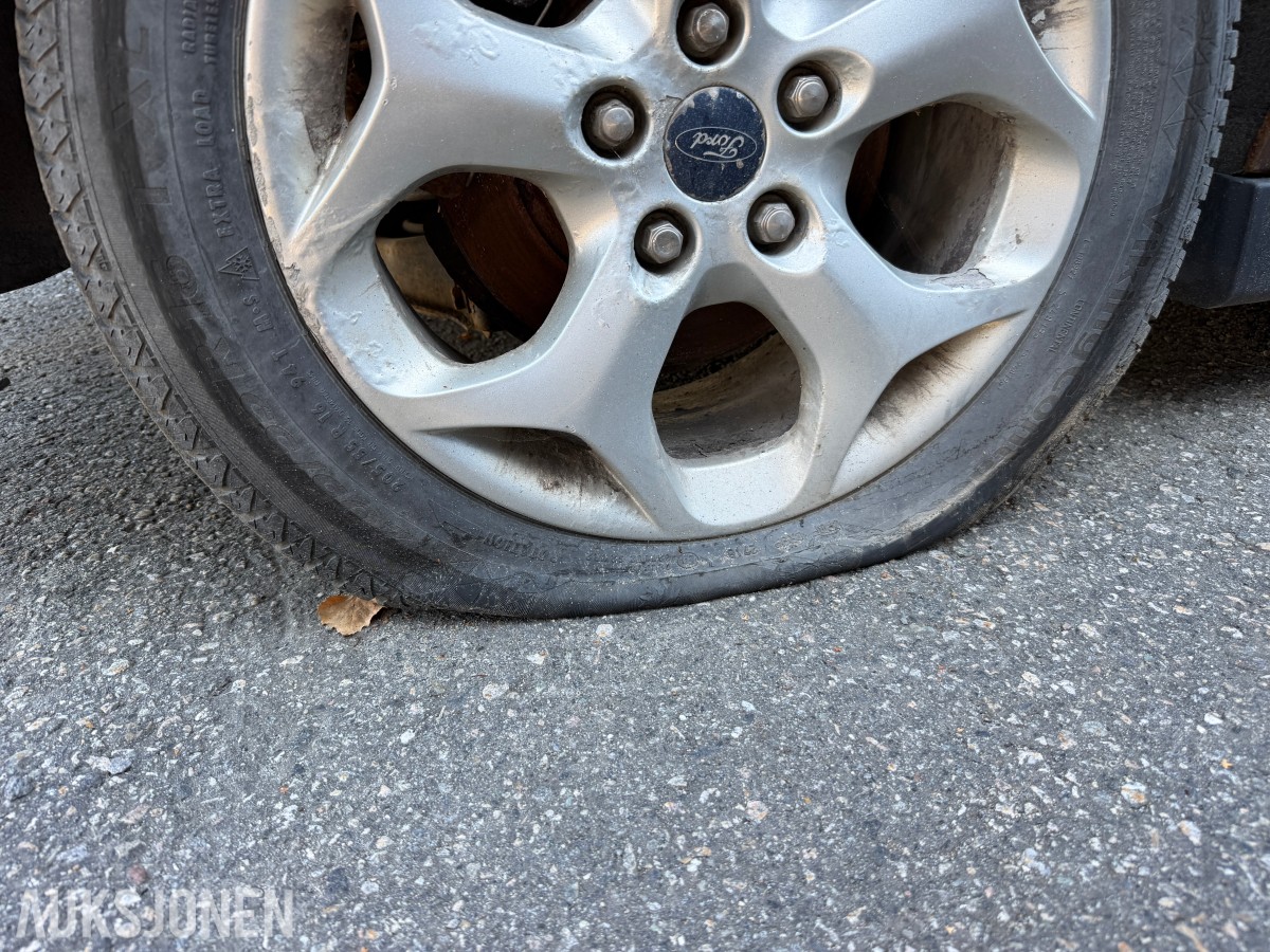 2014 Ford C-MAX 1.0-125 / S+V dekk / Rep.objekt