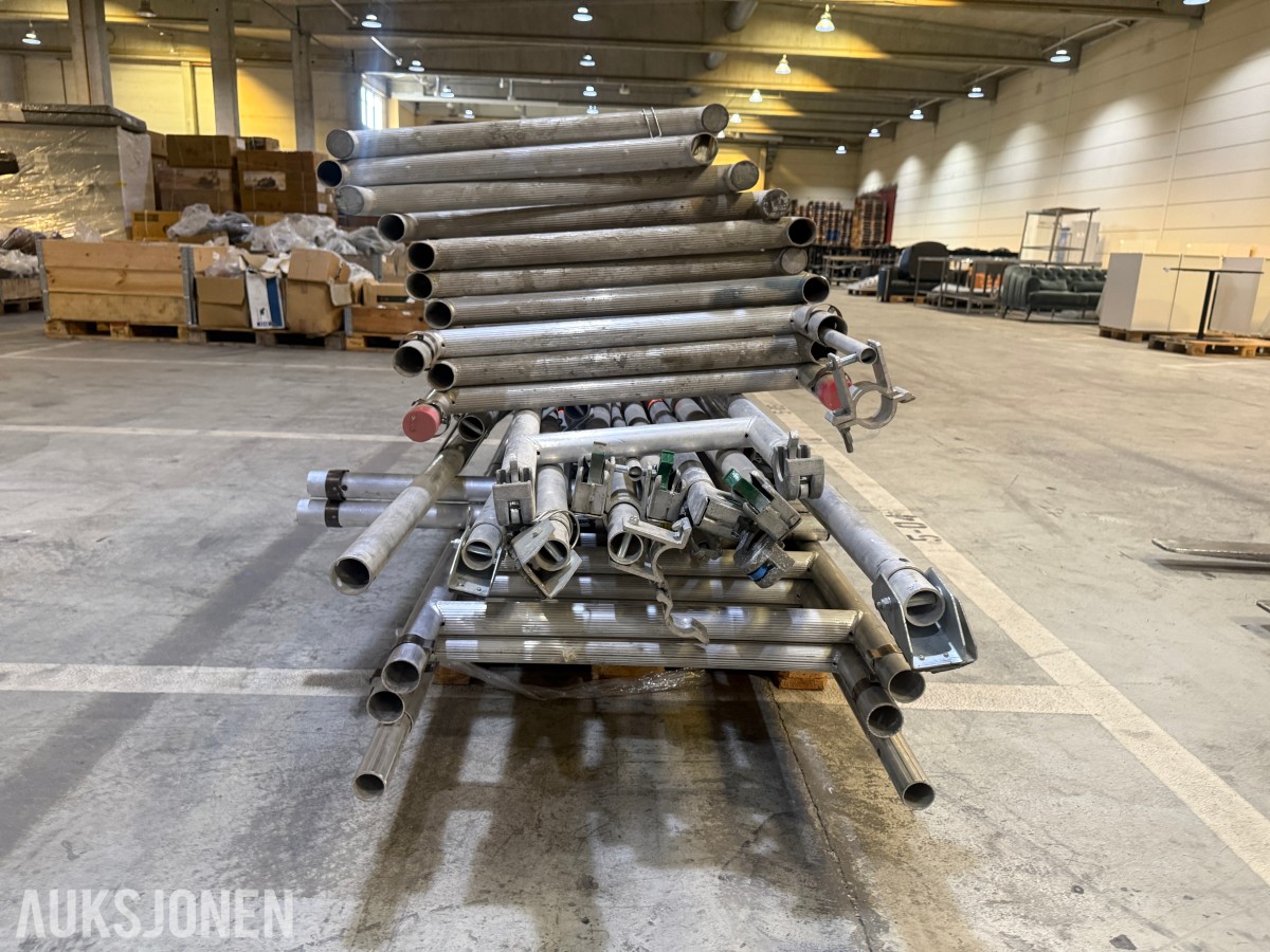 Parti med stillasdeler i aluminium
