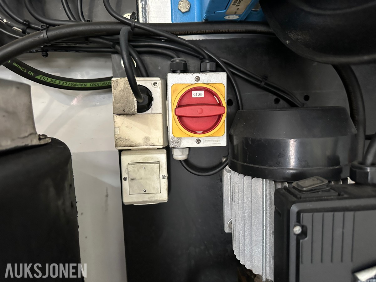 Oljetårn / oljestasjon | Tømming og fylling | Slangetromler og pumper