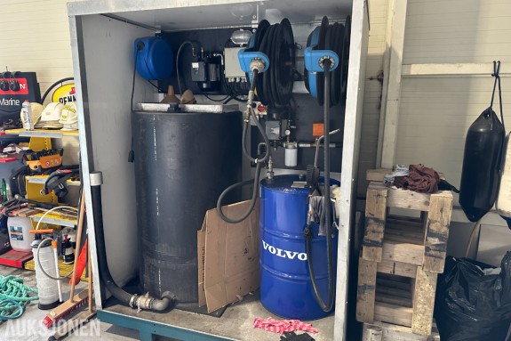 Oljetårn / oljestasjon | Tømming og fylling | Slangetromler og pumper