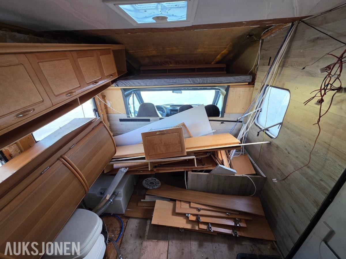 2001 Ford Transit campingbil - prosjekt - ingen minstepris
