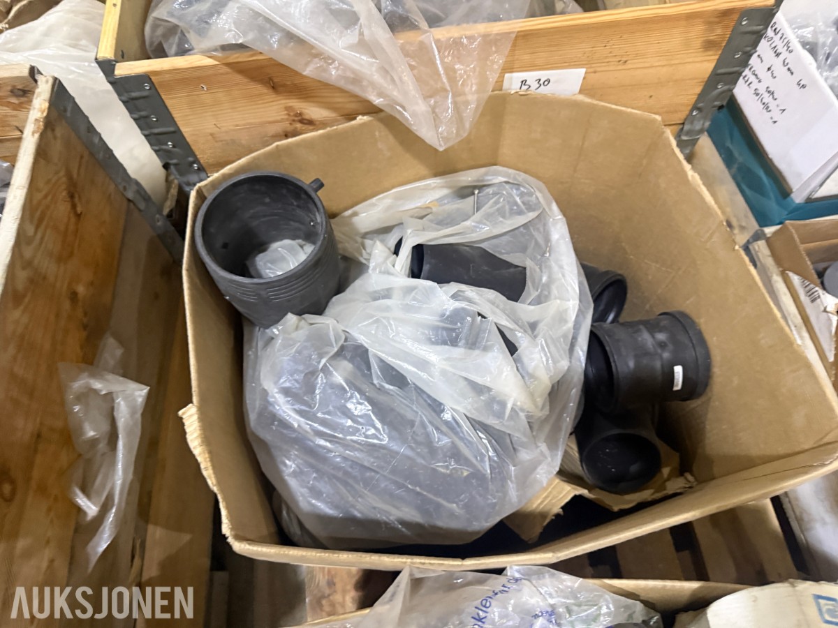 Stort parti rørdeler, koblinger og rørmateriell – AGRU, Pipelife m.m.