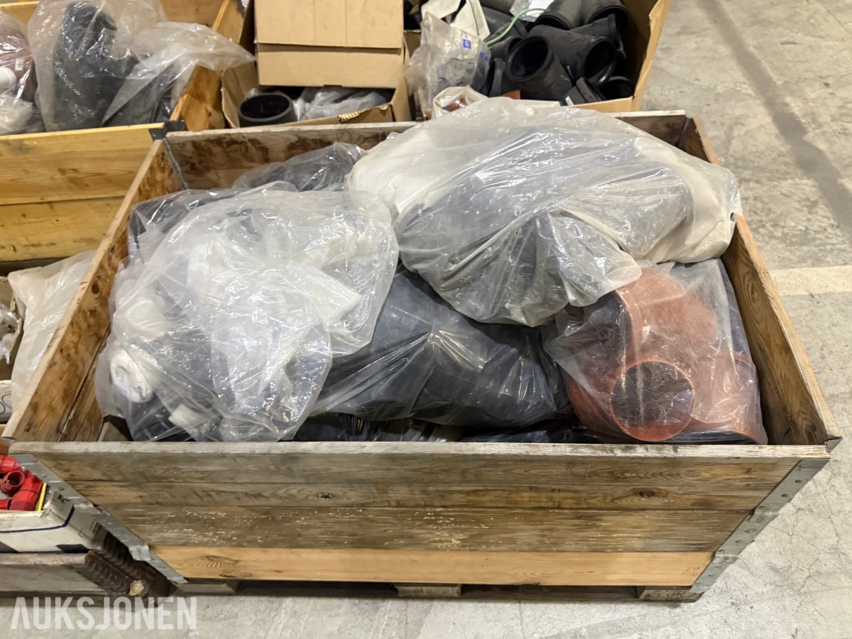 Stort parti rørdeler, koblinger og rørmateriell – AGRU, Pipelife m.m.