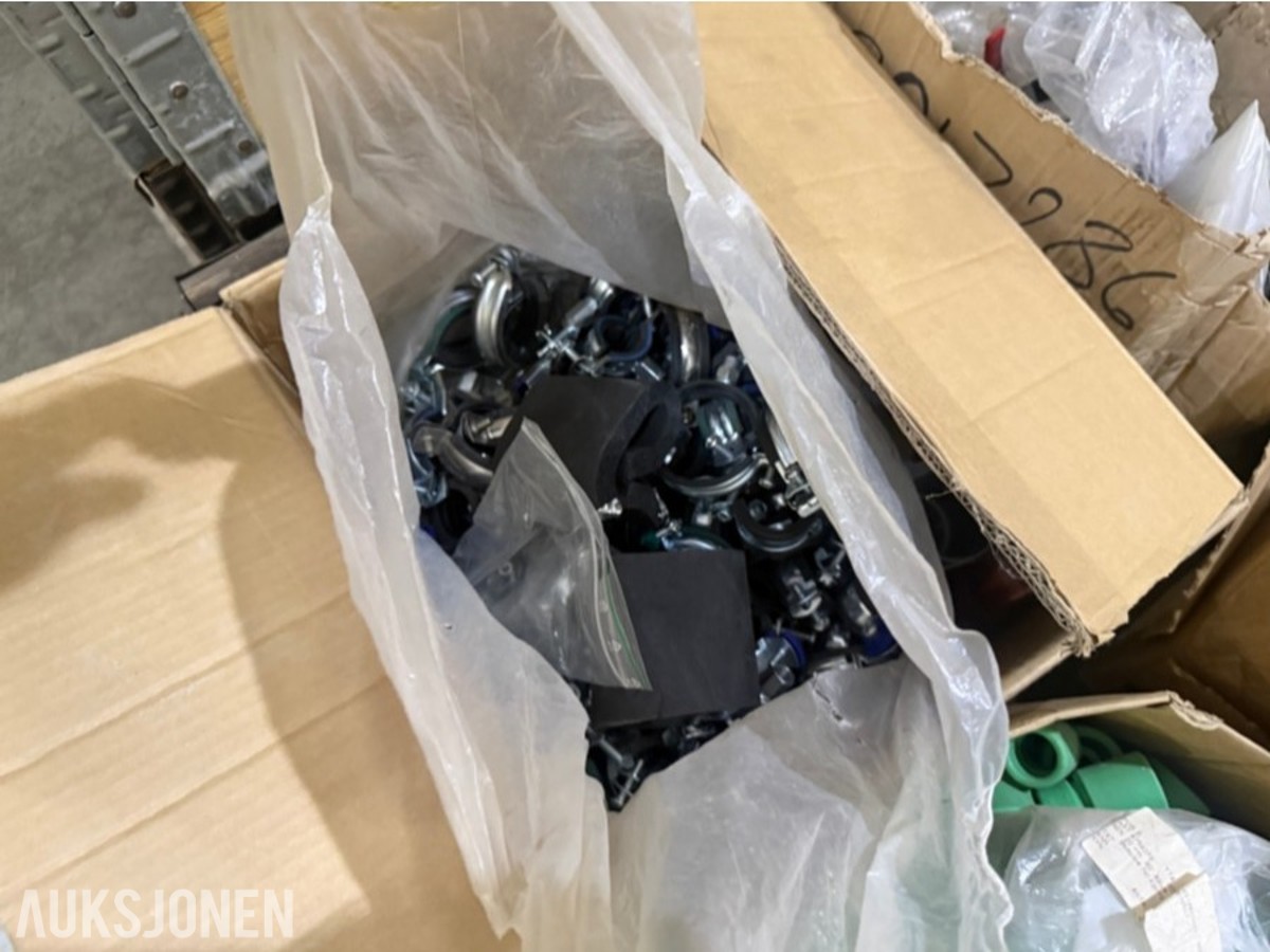 Stort parti rørdeler, koblinger og rørmateriell – AGRU, Pipelife m.m.