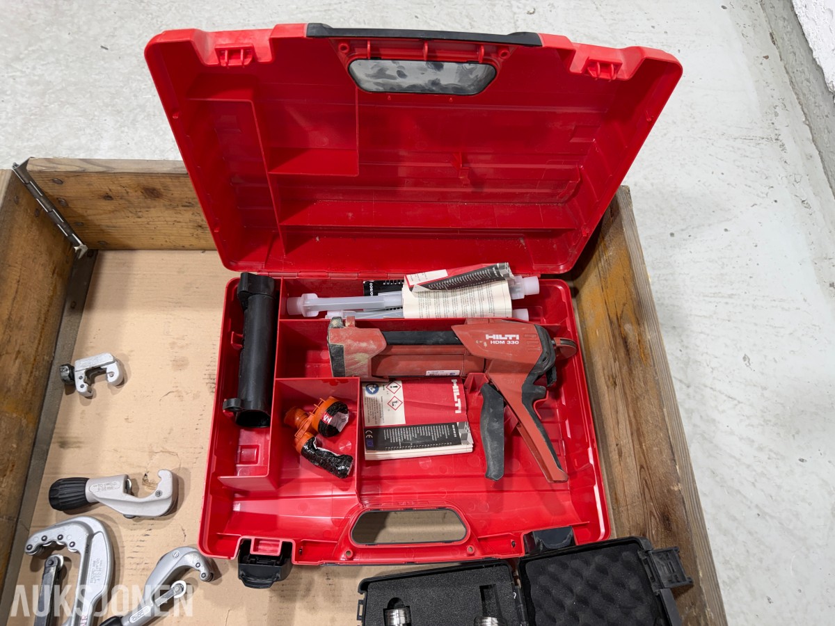 Rørleggerverktøy med Hilti HDM 330, TECE og rørkuttere
