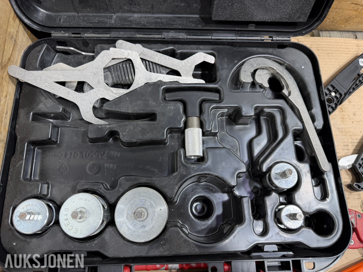 Rørleggerverktøy med Hilti HDM 330, TECE og rørkuttere