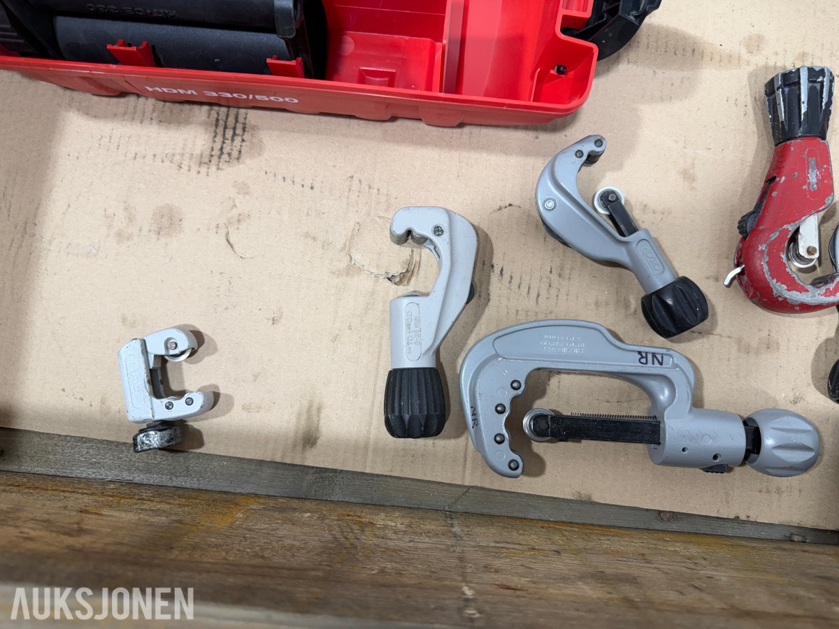 Rørleggerverktøy med Hilti HDM 330, TECE og rørkuttere