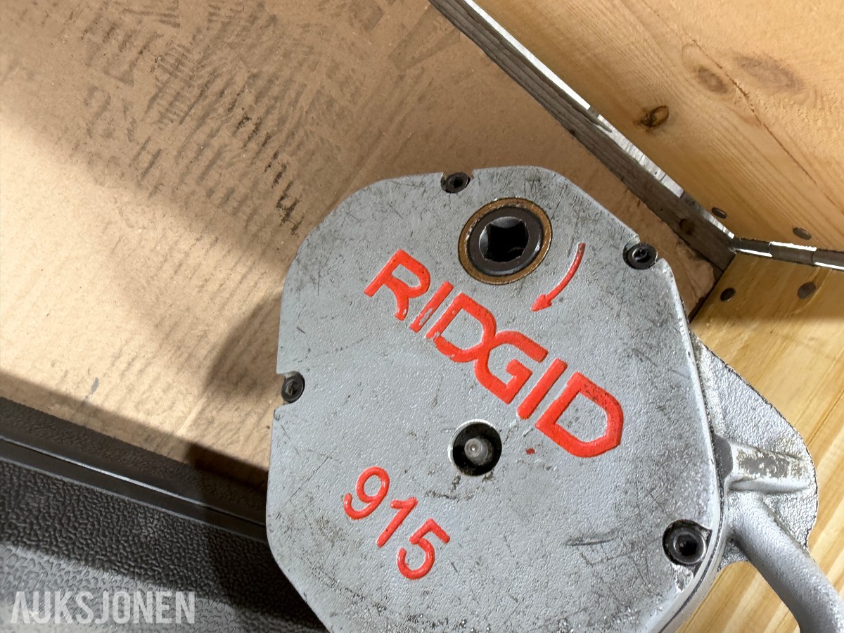 Verkstedverktøy med avtrekkere, RIDGID 915 og Würth muttertrekker