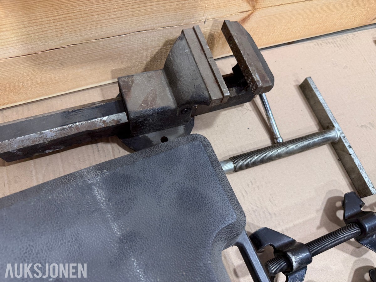 Verkstedverktøy med avtrekkere, RIDGID 915 og Würth muttertrekker