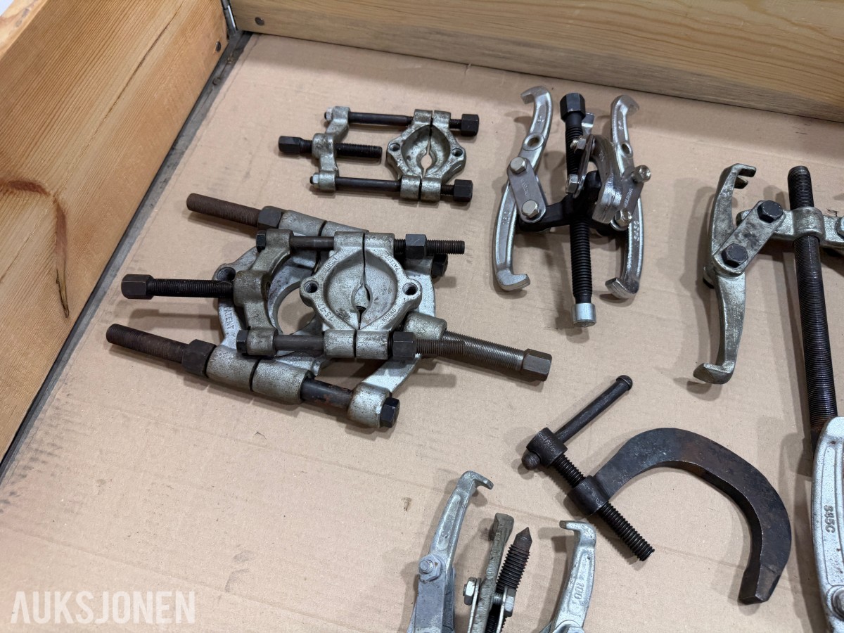 Verkstedverktøy med avtrekkere, RIDGID 915 og Würth muttertrekker