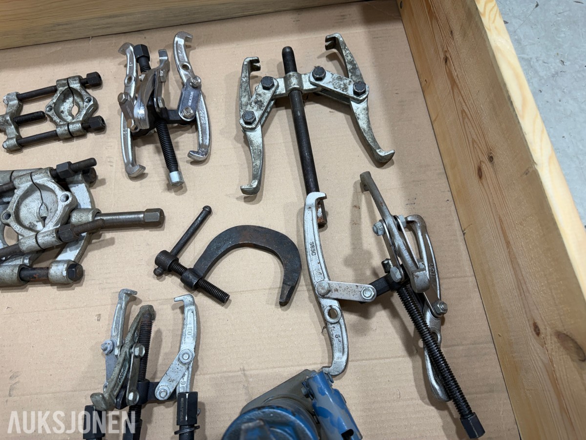 Verkstedverktøy med avtrekkere, RIDGID 915 og Würth muttertrekker