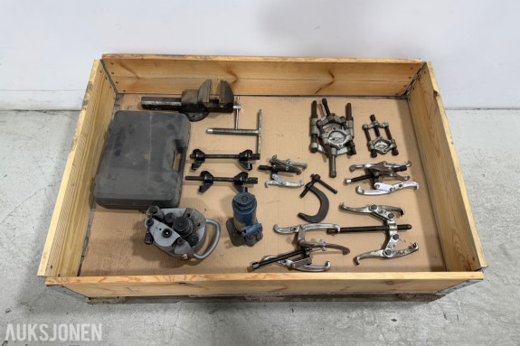 Verkstedverktøy med avtrekkere, RIDGID 915 og Würth muttertrekker