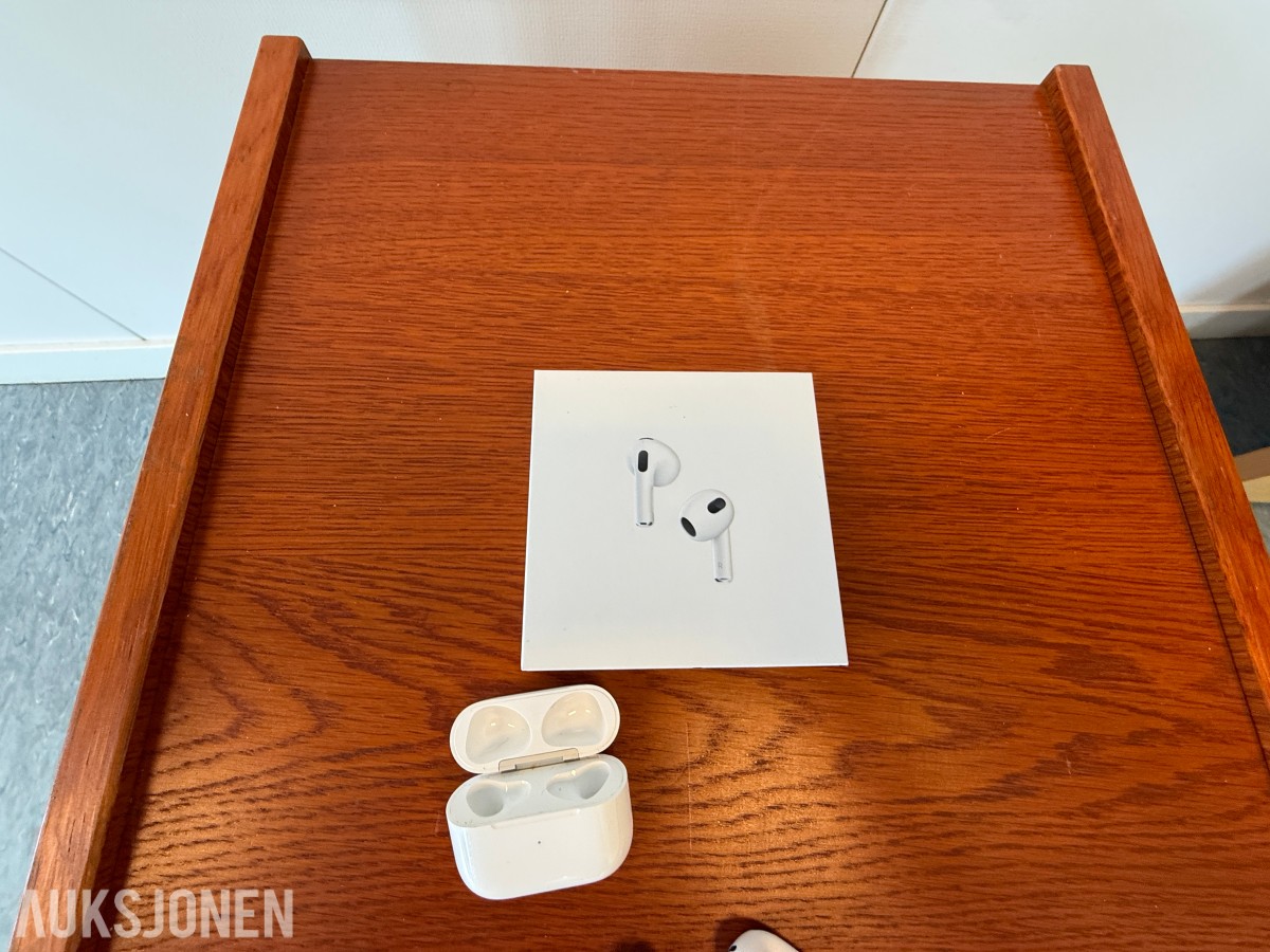 Apple AirPods 3. generasjon med MagSafe-ladeetui