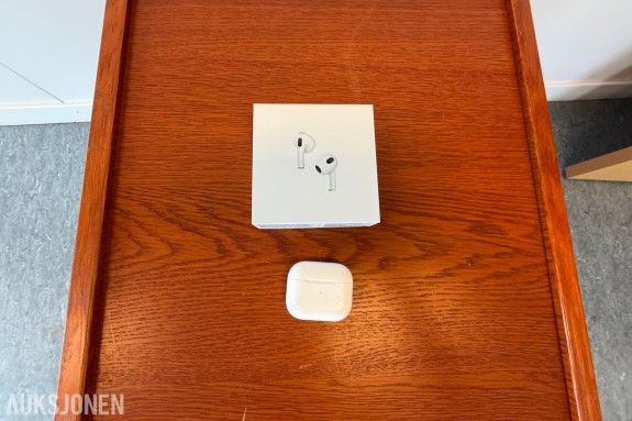 Apple AirPods 3. generasjon med MagSafe-ladeetui