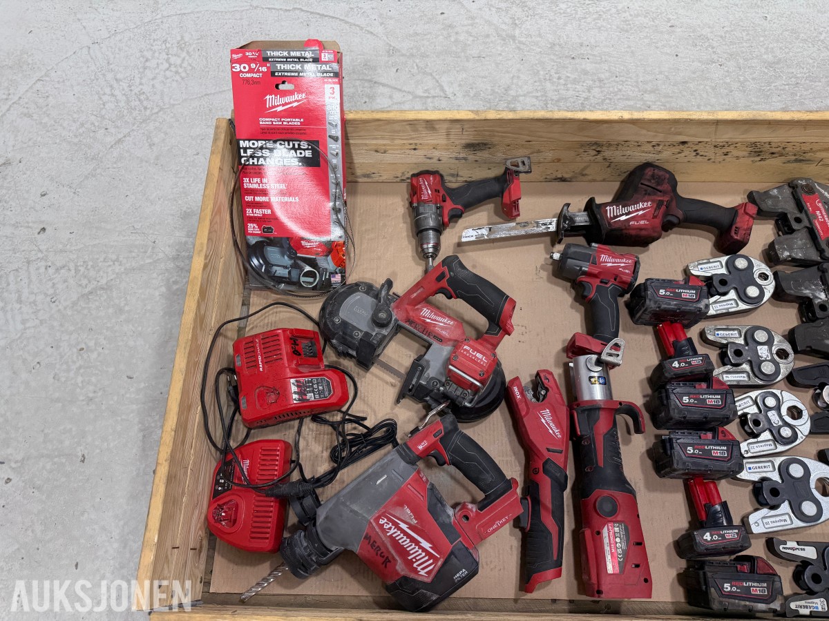 Milwaukee M18/M12 elektroverktøy, batterier og pressbakker fra Geberit,