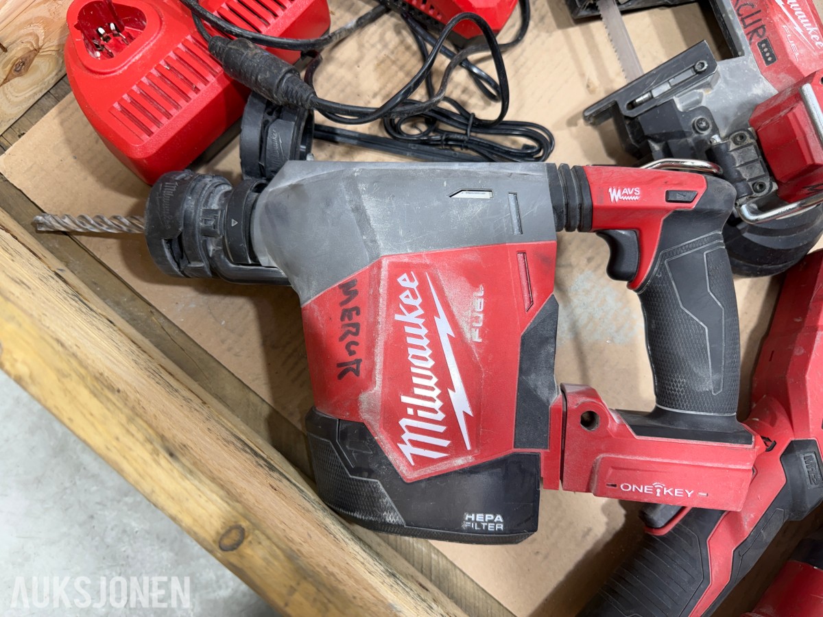 Milwaukee M18/M12 elektroverktøy, batterier og pressbakker fra Geberit,