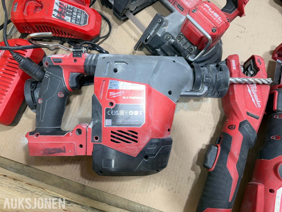 Milwaukee M18/M12 elektroverktøy, batterier og pressbakker fra Geberit,