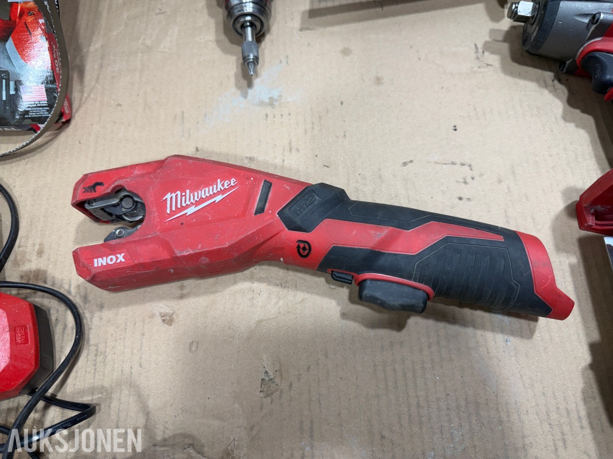 Milwaukee M18/M12 elektroverktøy, batterier og pressbakker fra Geberit,