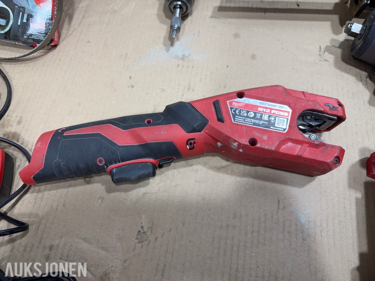 Milwaukee M18/M12 elektroverktøy, batterier og pressbakker fra Geberit,