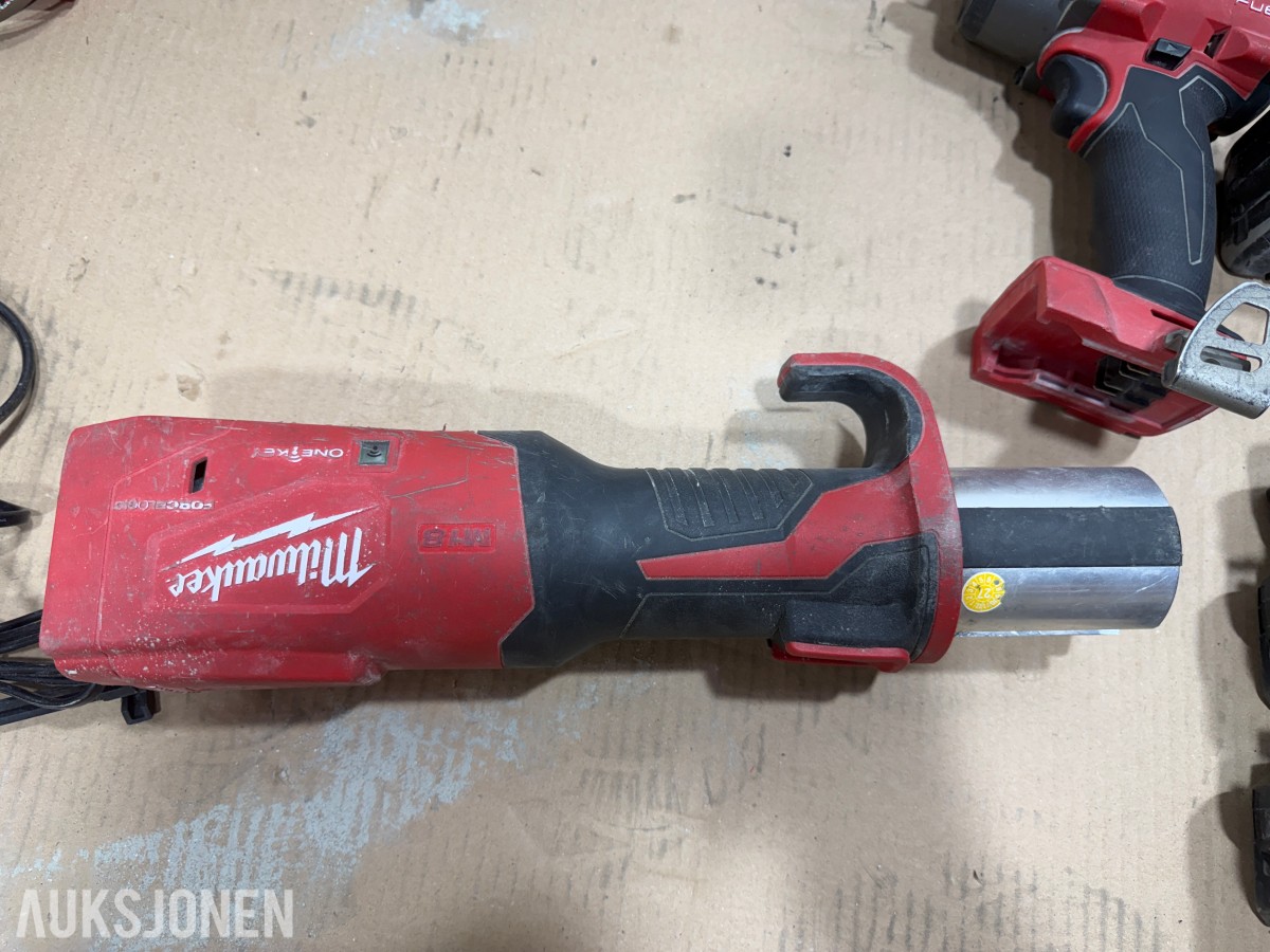 Milwaukee M18/M12 elektroverktøy, batterier og pressbakker fra Geberit,