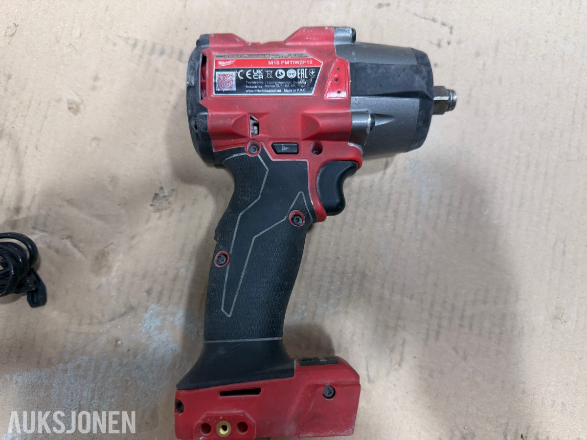 Milwaukee M18/M12 elektroverktøy, batterier og pressbakker fra Geberit,
