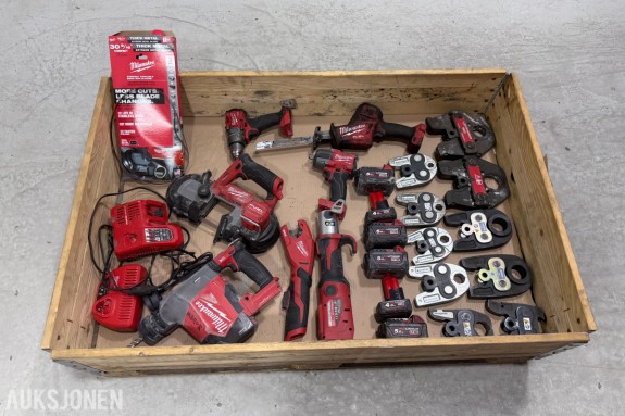 Milwaukee M18/M12 elektroverktøy, batterier og pressbakker fra Geberit,
