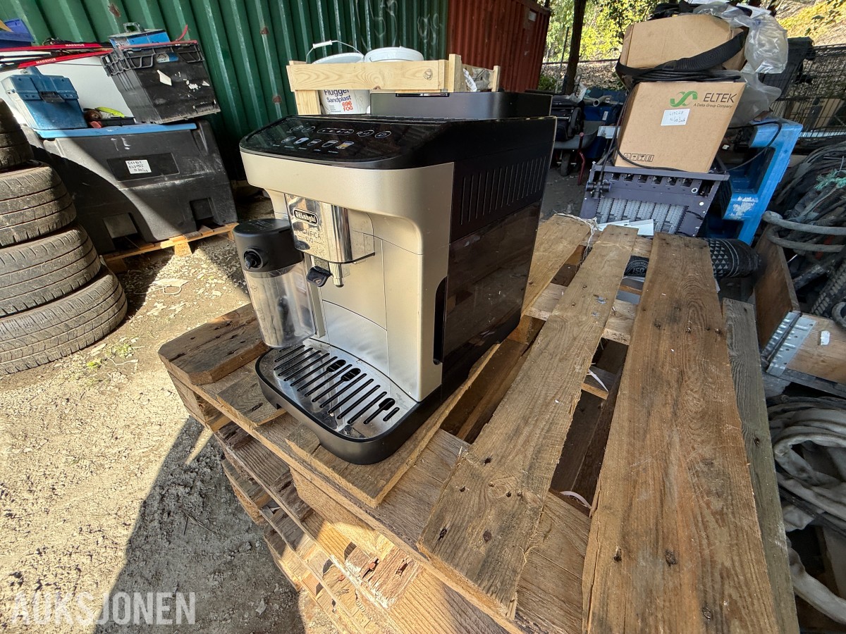 DeLonghi Magnifica Evo automatisk kaffemaskin med melkebeholder