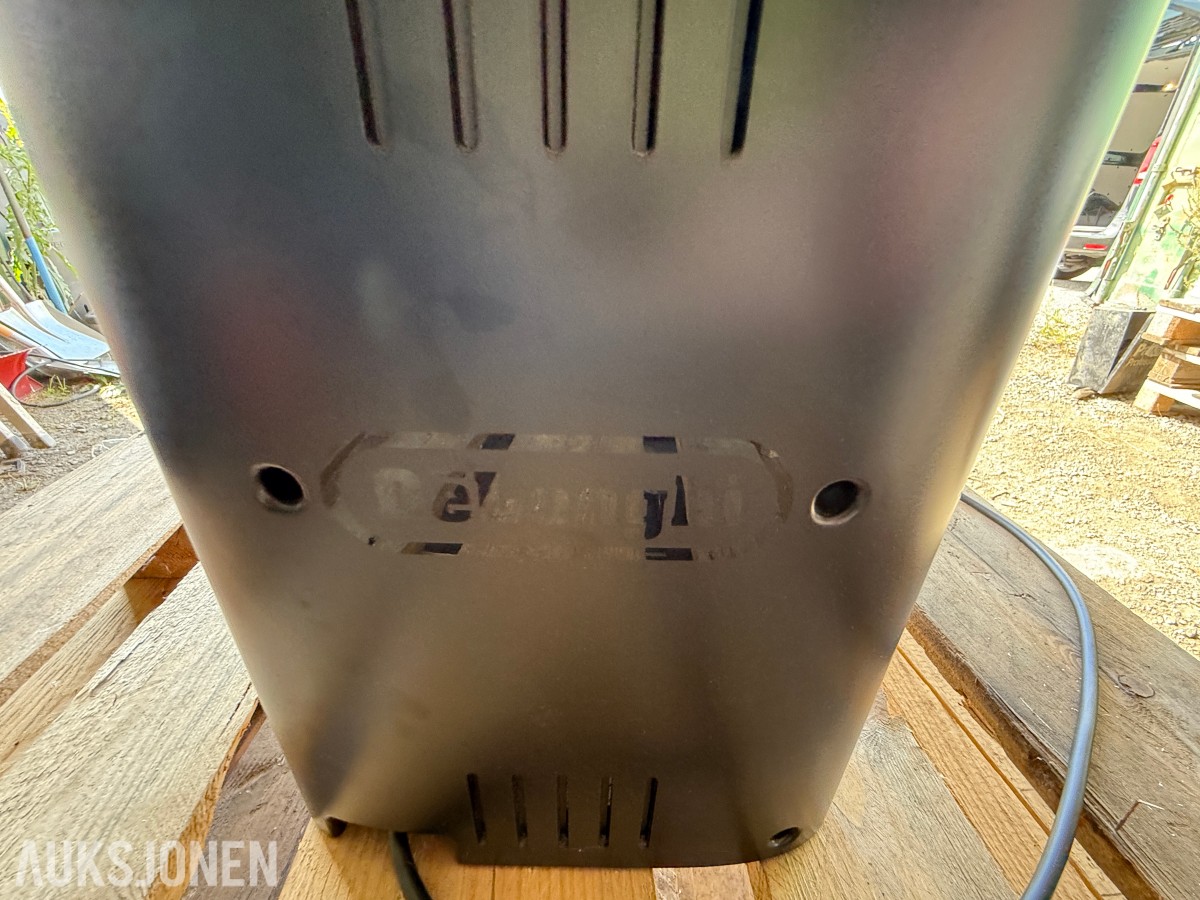 DeLonghi Magnifica Evo automatisk kaffemaskin med melkebeholder