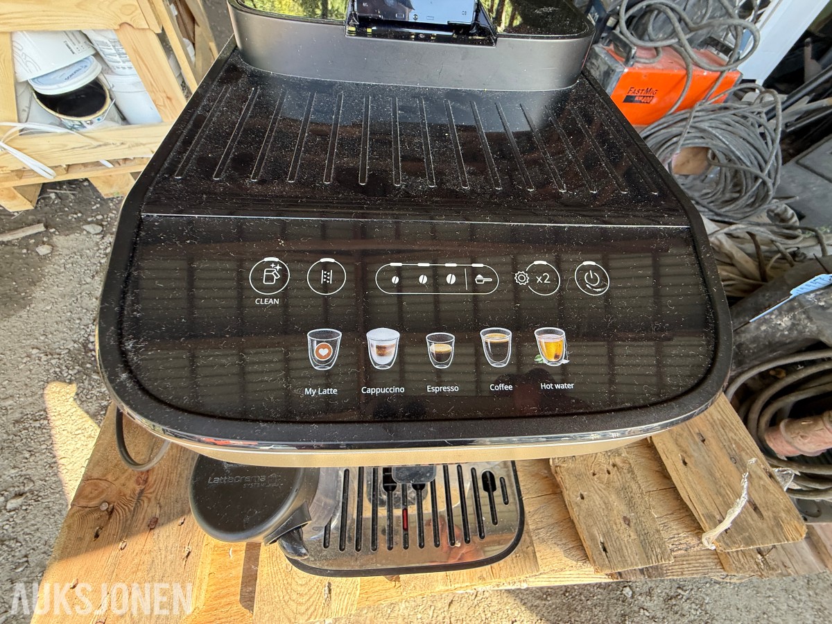 DeLonghi Magnifica Evo automatisk kaffemaskin med melkebeholder