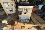 DeLonghi Magnifica Evo automatisk kaffemaskin med melkebeholder
