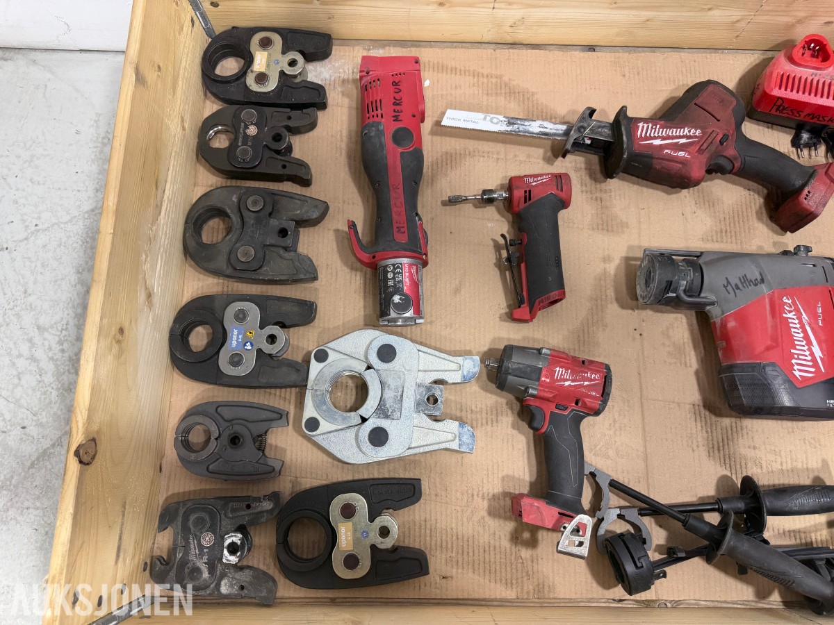 Milwaukee M12/M18 verktøy, batterier, ladere og pressbakker