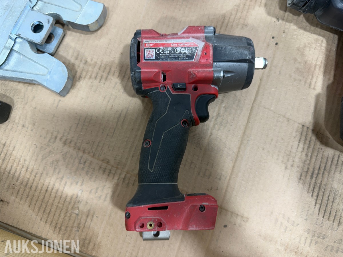 Milwaukee M12/M18 verktøy, batterier, ladere og pressbakker
