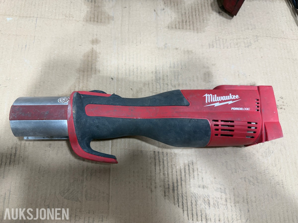 Milwaukee M12/M18 verktøy, batterier, ladere og pressbakker