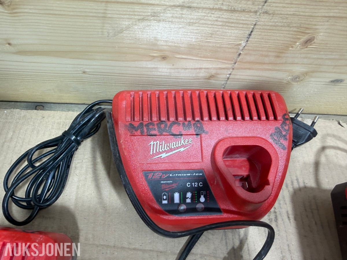 Milwaukee M12/M18 verktøy, batterier, ladere og pressbakker