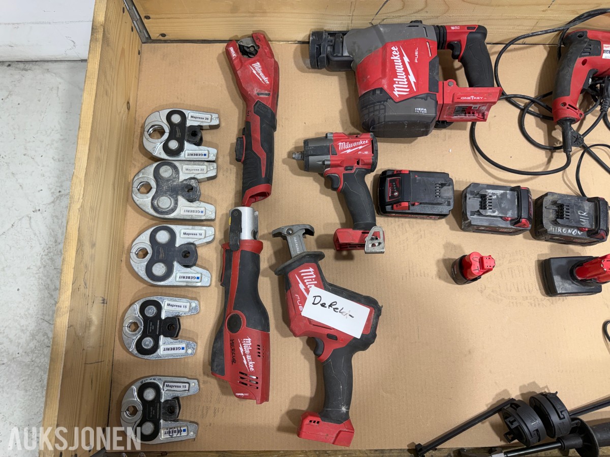 Milwaukee M12/M18 verktøy, batterier, ladere og Geberit Mapress pressbakker