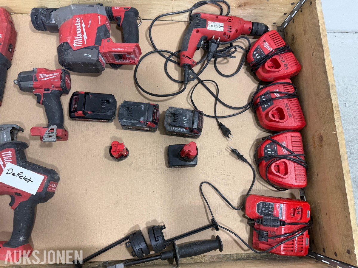 Milwaukee M12/M18 verktøy, batterier, ladere og Geberit Mapress pressbakker