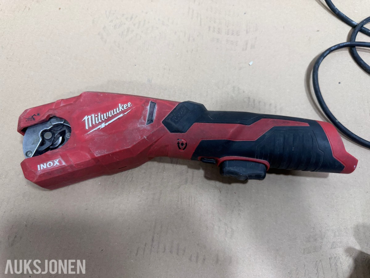 Milwaukee M12/M18 verktøy, batterier, ladere og Geberit Mapress pressbakker