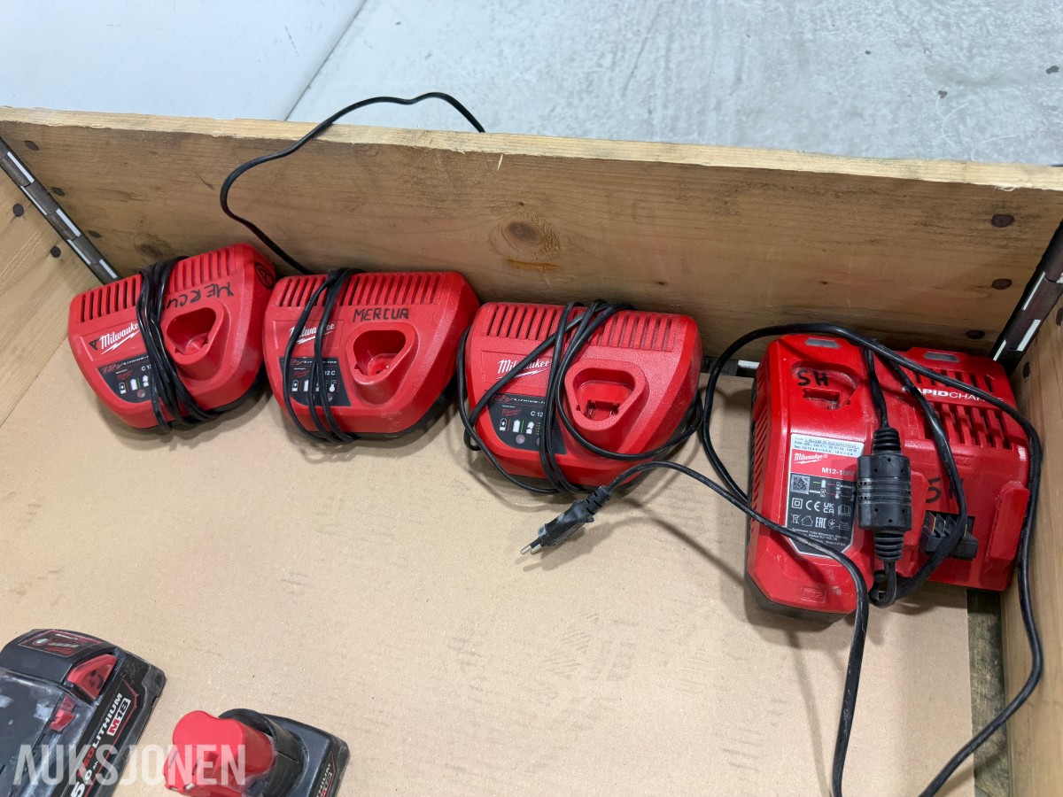 Milwaukee M12/M18 verktøy, batterier, ladere og Geberit Mapress pressbakker