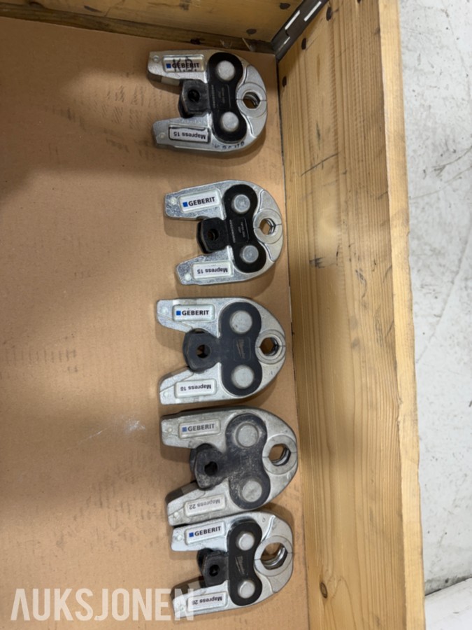 Milwaukee M12/M18 verktøy, batterier, ladere og Geberit Mapress pressbakker