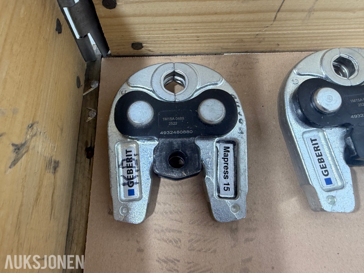 Milwaukee M12/M18 verktøy, batterier, ladere og Geberit Mapress pressbakker