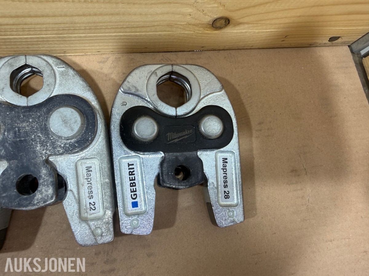 Milwaukee M12/M18 verktøy, batterier, ladere og Geberit Mapress pressbakker